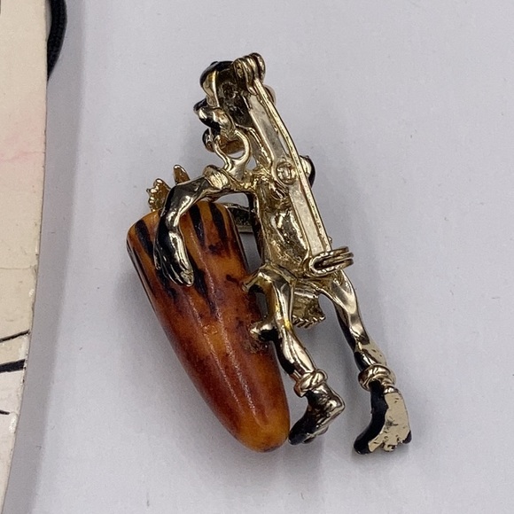 Rare Set Tribal Bakelite Drummer Figurals Original Card - Picture 4 of 7